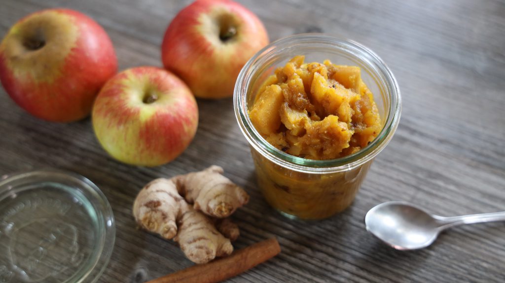 Apples, ginger, and cinnamon mixture